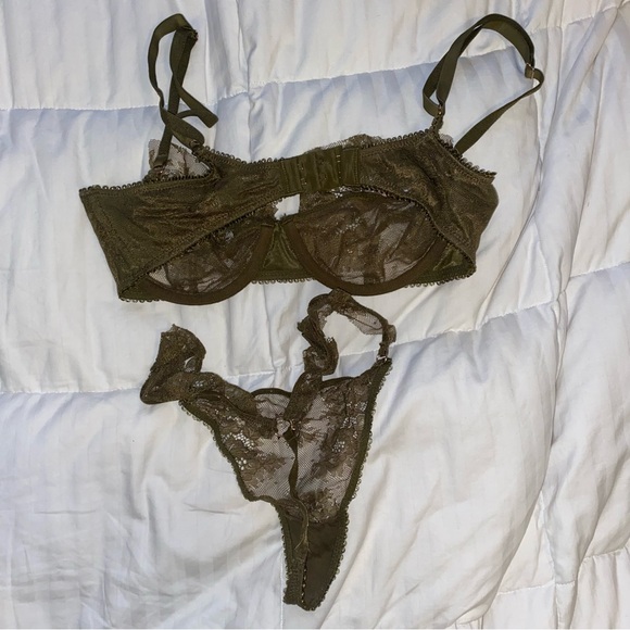 Savage Fenty Chantilly Cascade Balconette Bra & Thong Set - Picture 5 of 7